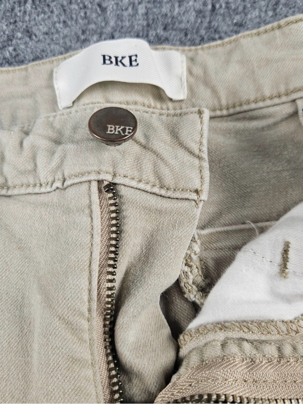 BKE Women's Leg bootcut Jeans in Light Khaki size 24 excellent condition - Picture 6 of 7